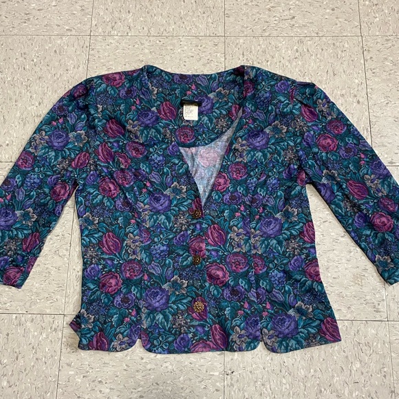 Rouje Tops - Perfect Condition Vintage Floral VNeck Top